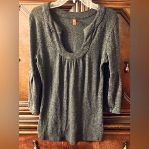Me & Ko 3/4 flare sleeve cut out neck line top. Charcoal. M, Great condition!